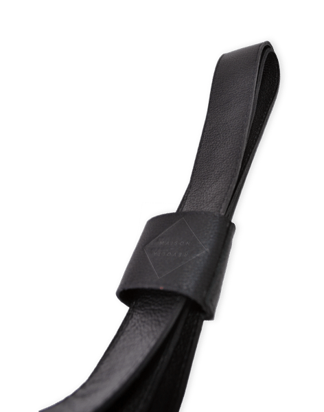 2023-JUN-Produto-PortaVinhoMaisonRevolta-Preto-Faixa-v1